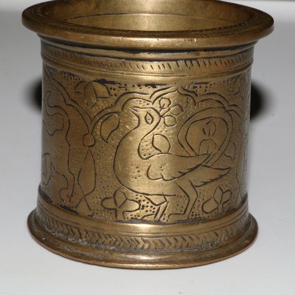 Vintage brass wide heavy candle stand engraved animals peacock elephant - Picture 8 of 8